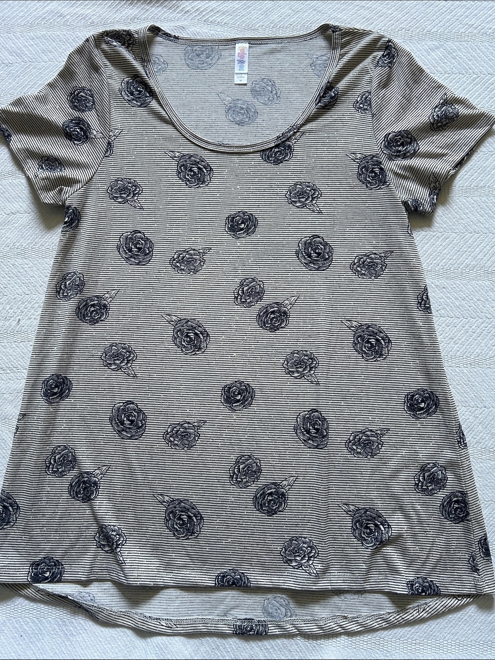 LuLaRoe classic tee